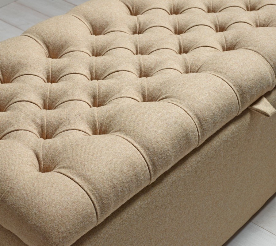 Deep Buttoned Lid